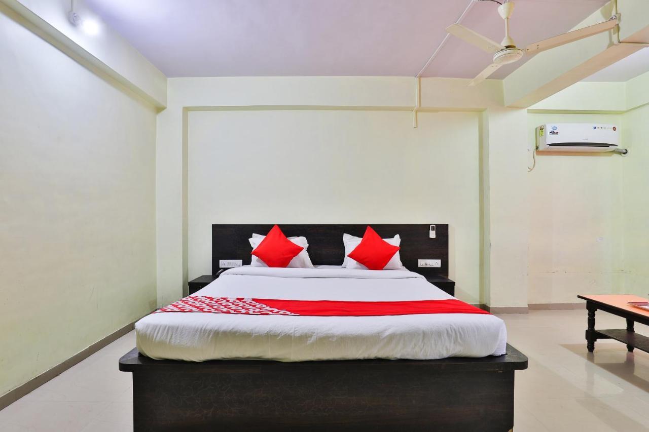 Oyo 24833 Hotel Silver Daman Exterior photo