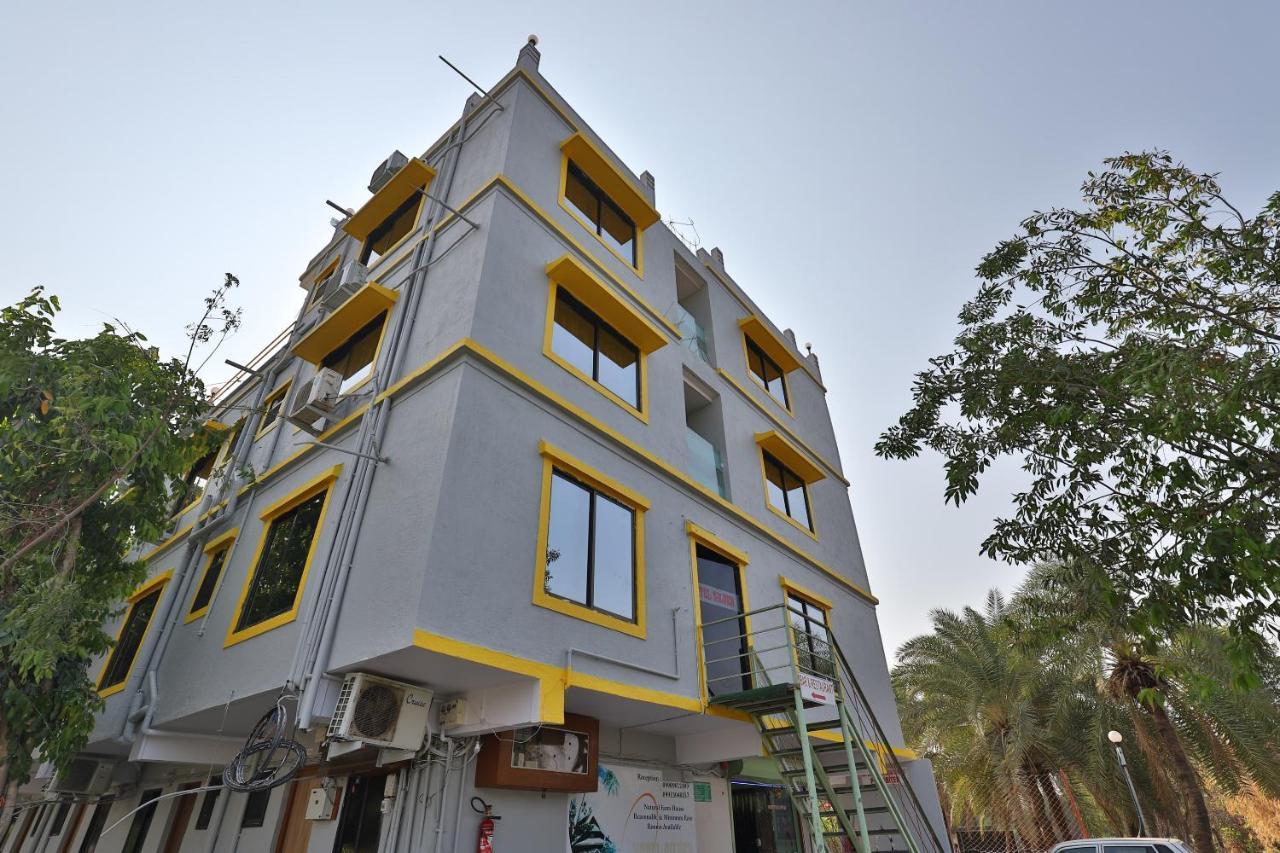 Oyo 24833 Hotel Silver Daman Exterior photo