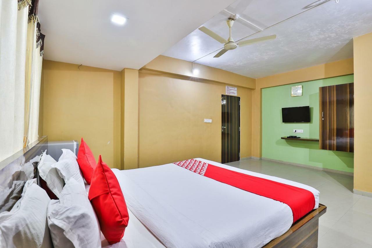 Oyo 24833 Hotel Silver Daman Exterior photo