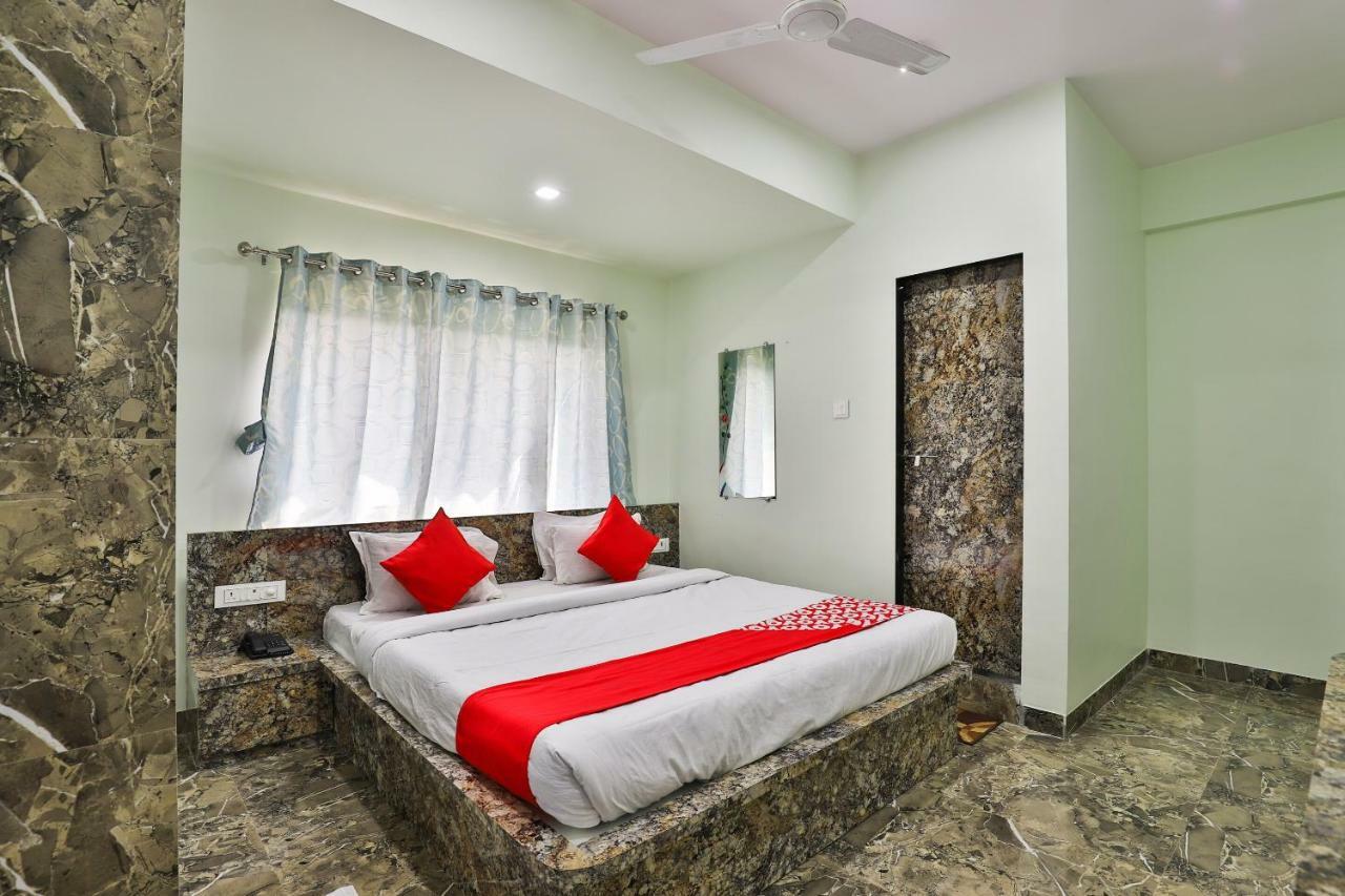 Oyo 24833 Hotel Silver Daman Exterior photo